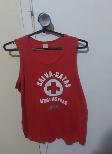 Camiseta Salva-Gatas - Vermelha