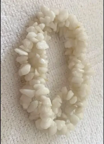 Vende-se Pulseira de pedra natural Dolomita Branca, três camadas. R$ 20,00