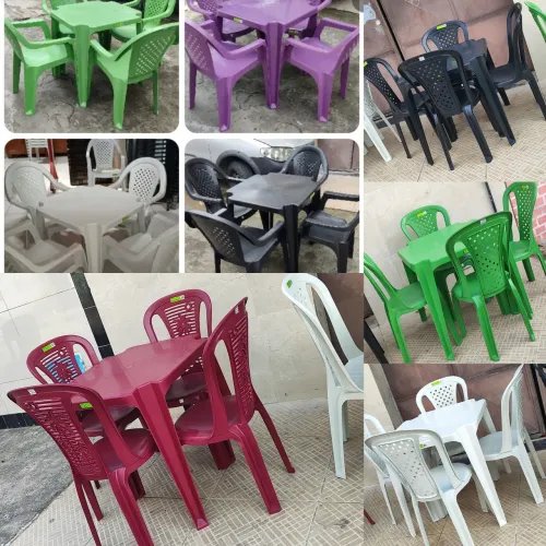 Conjunto de Mesas e Cadeiras de Plástico Coloridas
