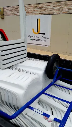 Aluguel de mesa e cadeiras , tampão, toalhas, freezer.