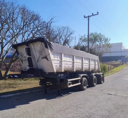 Carreta caçamba Vanderleia Randon 30m