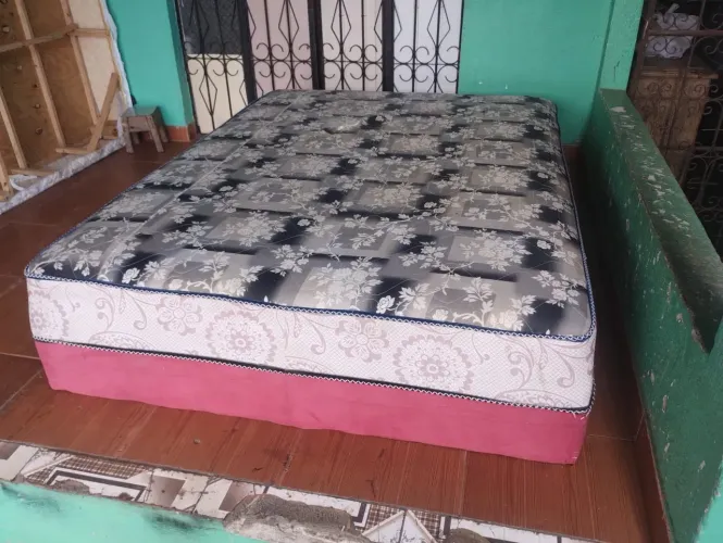 Cama Casal Mola com Espuma - Semi Nova (FRETE GRÁTIS)