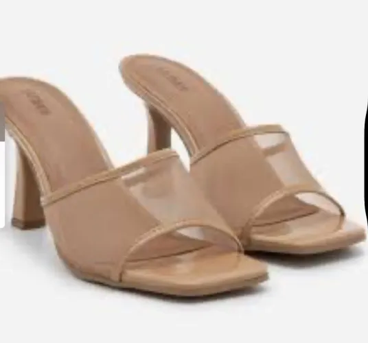 Sandália Mule bico quadrado bege 