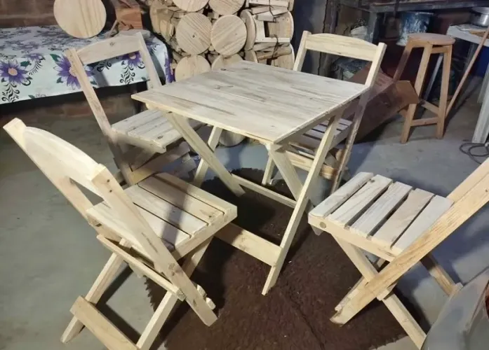 MESA + 4 cadeiras de MADEIRA