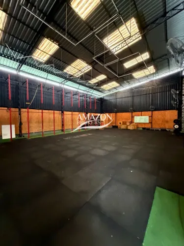 São Francisco - 532m2 - Galpão amplo - Alugo