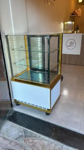 Vitrine refrigerada com leed em excelente estado de conservação
