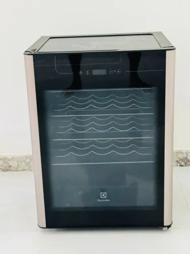 Adega Climatizada Electrolux para 20 Garrafas