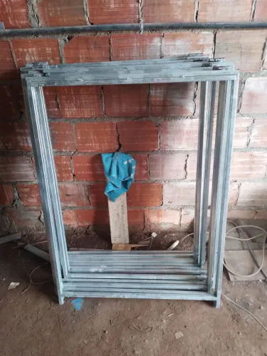 Cavalete de abrir e fechar a unidade r$160