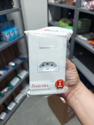 Tomada Simples Romazi Jangada 2P+T 10A 4x2