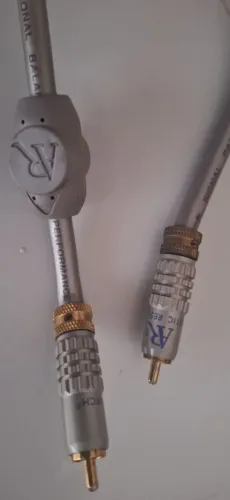 Cabo Acoustic Research (3 unidades de 4 m+ cada) + cabo para duplicar RCA de subwoofer 