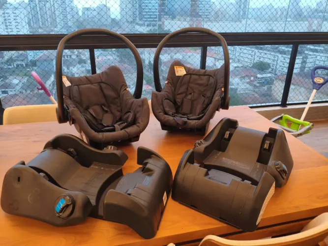 Bebê conforto da marca Galzerano mais base para transporte em veículos