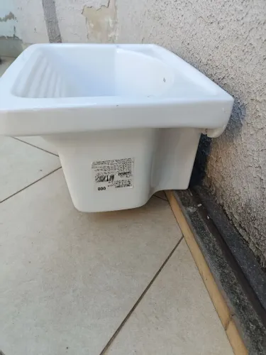 Vendo tanque de lavar roupa retirar no industrial santo Antônio nunca foi usado