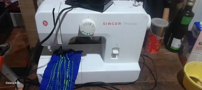 Máquina de costura singer promise