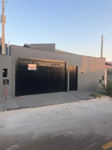 Casa para venda possui 108 metros quadrados com 2 quartos