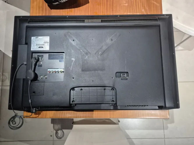 TV Samsung LED 40" UN40EH5000G - Para Peças ou Reparo