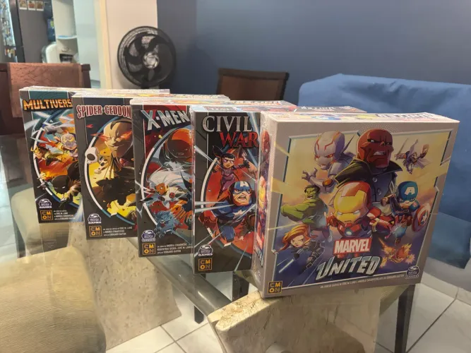 Combo Marvel United - Jogo de Tabuleiro