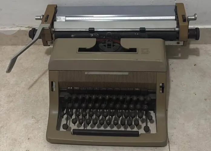 Maquina De Escrever Olivetti Linea Olivetti Linea 88, Funcionando, Impecável