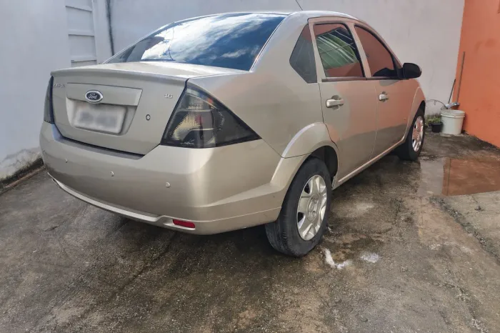 Ford Fiesta Sedan SE 1.6 8V Flex 4P 2014