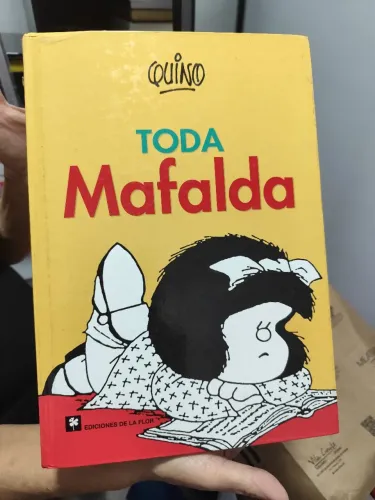 Livro TODA MAFALDA em espanhol