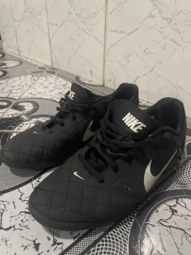 Chuteira Nike preta