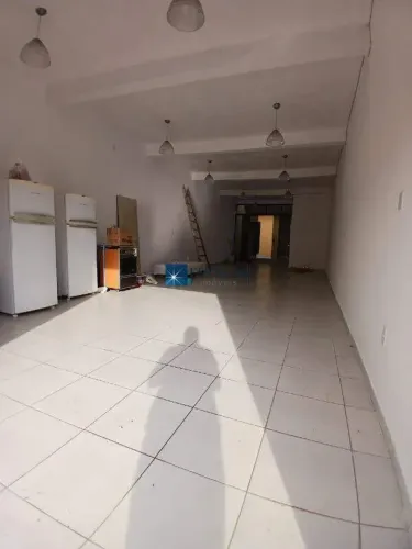 ÓTIMO SALÃO /CASA BEM LOCALIZADOS NA VILA INDUSTRIAL PARA LOCAÇÃO