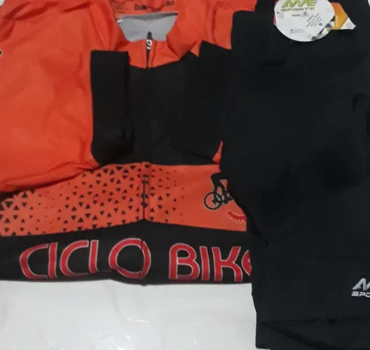 Roupa de ciclismo masculino.