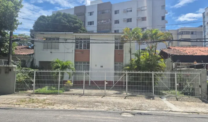 Vendo casa para comércio bairro Graças