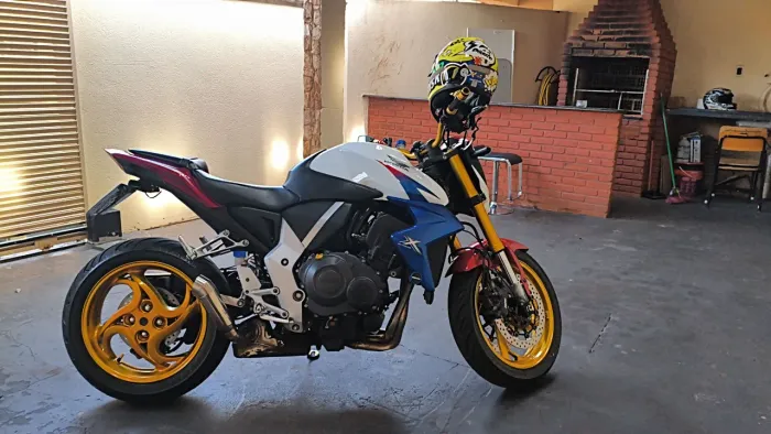 Capitão América CB1000r nova.
