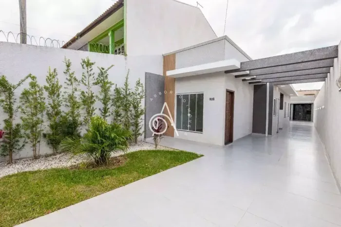 Casa térrea ampla com piscina
