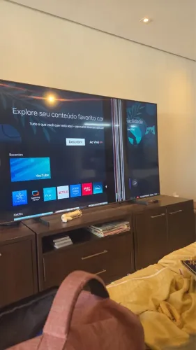 Televisão Samsung 85 polegadas com defeito na tela mas funciona