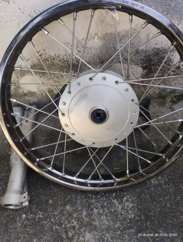 Vendo roda de moto ? filé com os tubos originais 