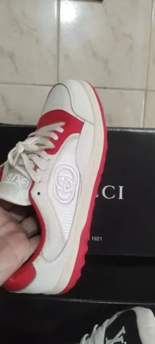 Tênis Gucci Tam 42 e 41 disponível branco e vermelho 