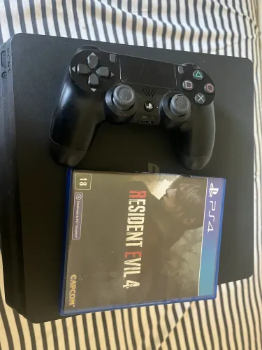 PS4 Slim 1 TB