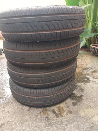 Vendo 4 pneus , praticamente novo 185/70 aro14
