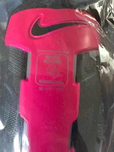 Caneleira Nike Youth Charge M - Infantil - Nova e Lacrada