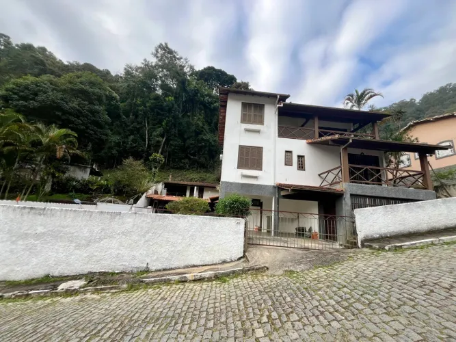 Casa à venda em Nogueira - Petrópolis - RJ