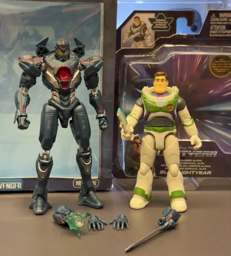 Lote Action Figures Side Jaeger Pacific Rim + BuzzLightyer Mattel