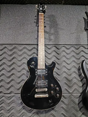 Guitarra Charvel San Dimas 3