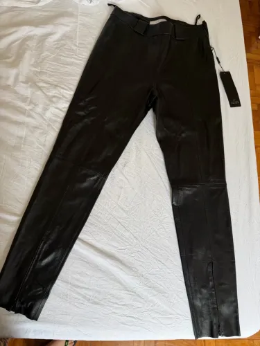 Calça 42/44 couro legítimo nunca usada
