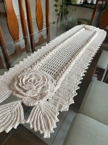 Caminho de mesa de trança de crochê e passadeira de crochê 