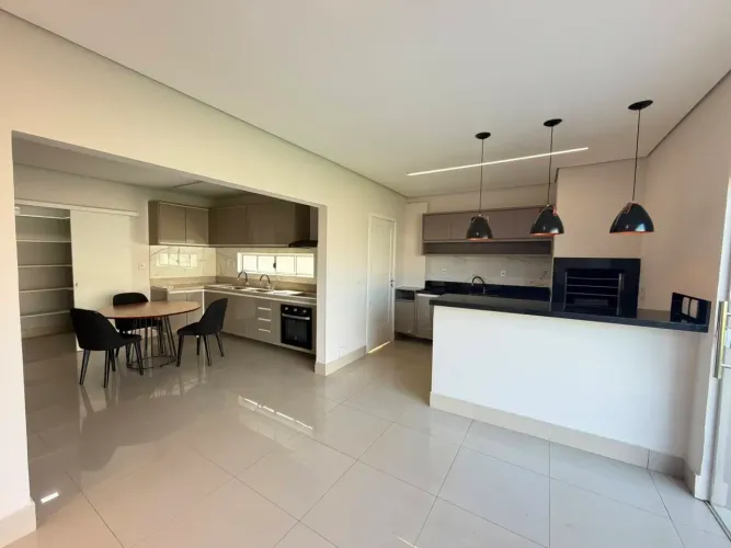 Casa com 4 Suites no Condominio Altos do Jardim Italia