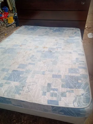 Vendo cama box casal com colchão e cabeceira