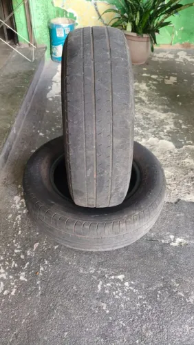 Par de pneus usados. Bom . 175/13r