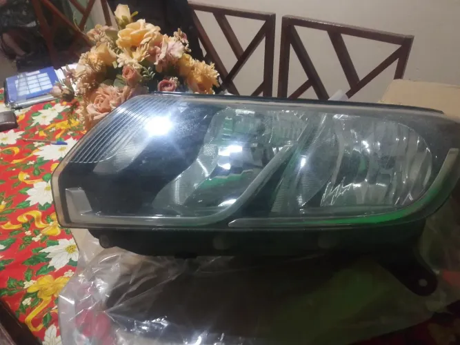 Farol esquerdo do Sandero 2016