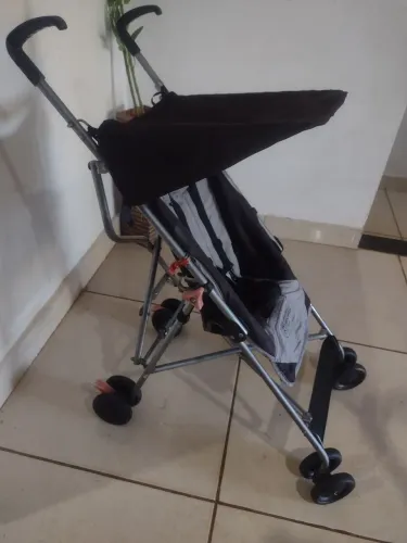 Carrinho de bebê passeio