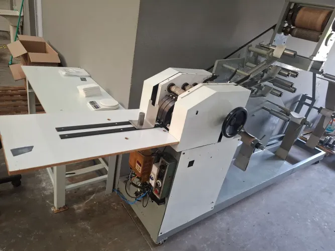 Maquina de guardanapo de papel tv