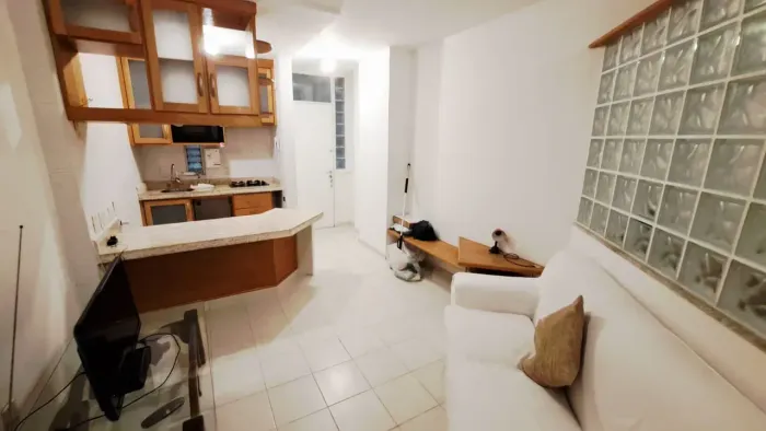 Quarto e sala mobiliado no Humaitá - Rio de Janeiro - RJ