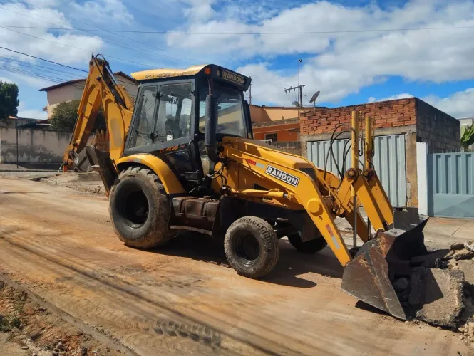 Retro retroescavadeira Randon conservada