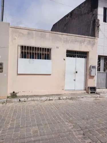 ALUGO CASA NA PRAÇA KENNEDY