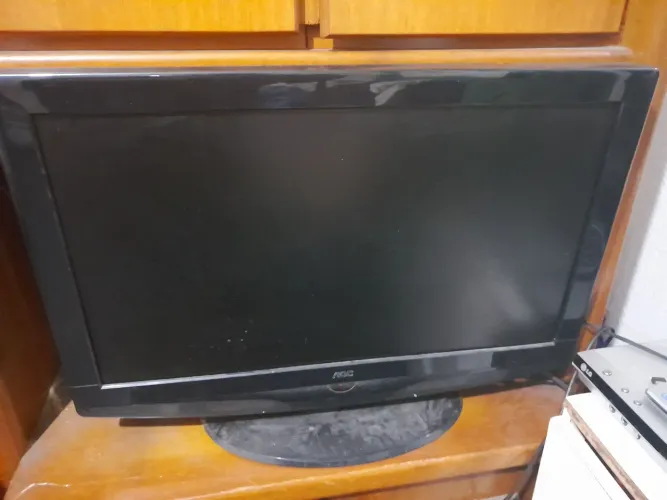 Televisão AOC funcionando